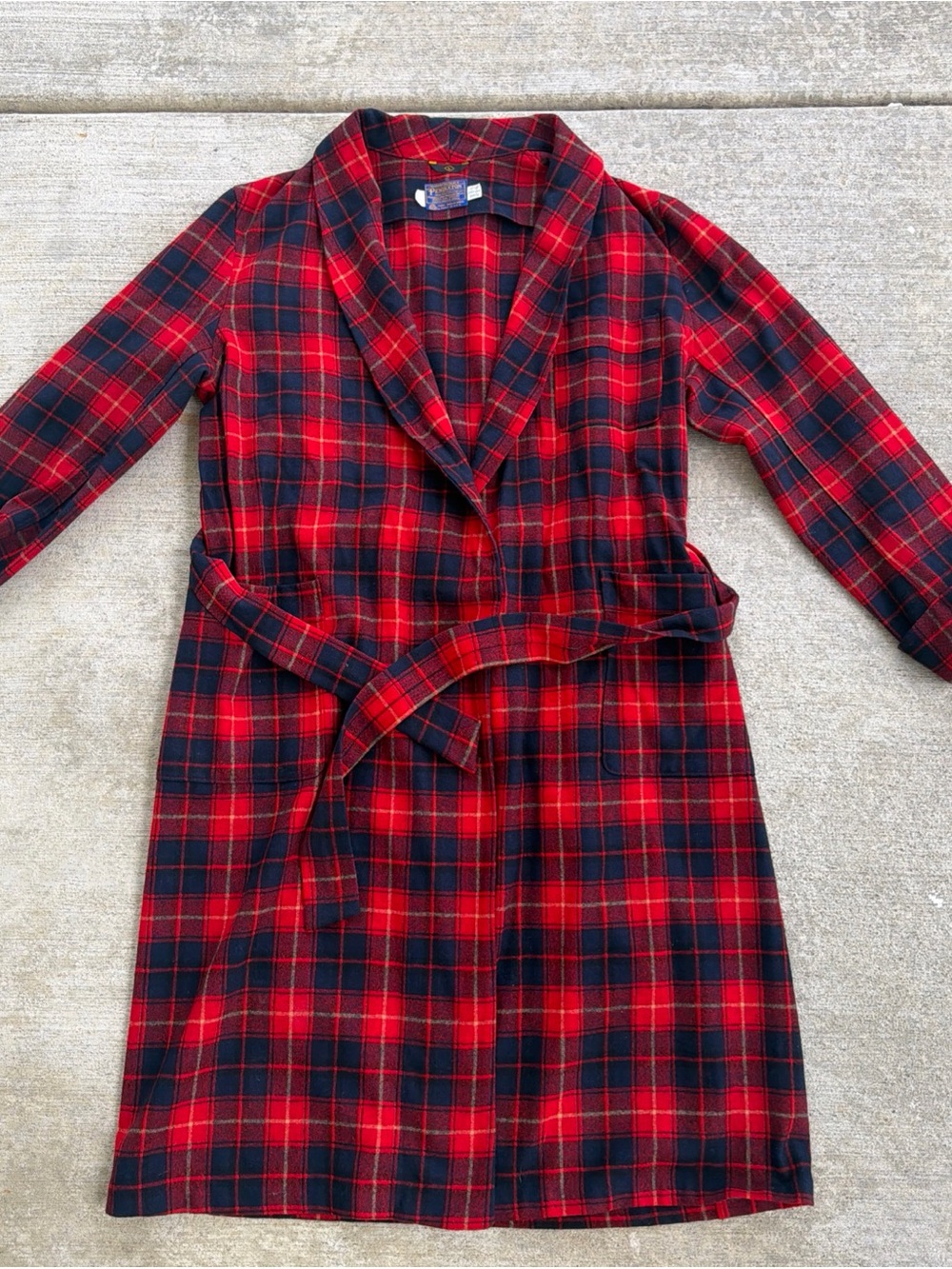 Pendleton Men’s Robe Wool Size L  Red Tartan Plaid 100% Virgin Wool Bathrobe